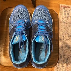 Like new Men’s On Cloud Cloudflyer2. 10.5. With original box.